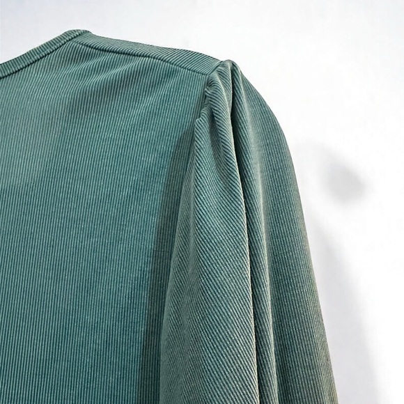 Green Envelope M Ribbed Long Sleeve Top with elastic ruched hems - Picture 4 of 8